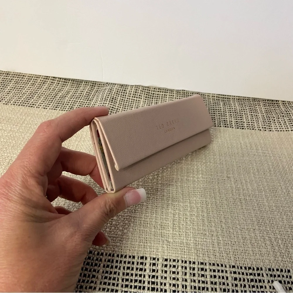 TED BAKER LONDON / Pink Triangle Eyeglass Case with Wipe Cloth